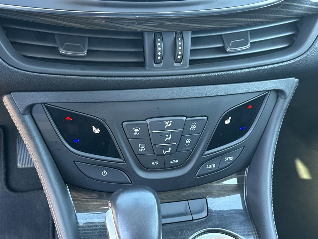 Used 2019 Buick Envision Essence image 29