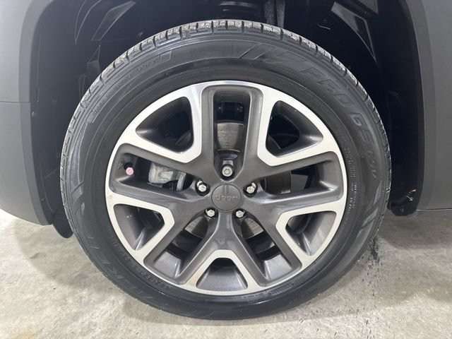 Used 2018 Jeep Renegade Latitude FWD image 32