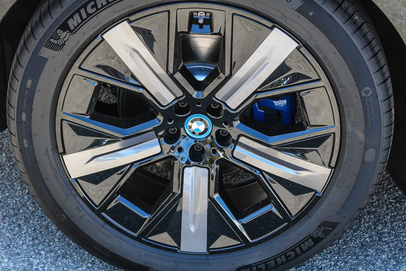 New 2025 BMW iX M60 image 11