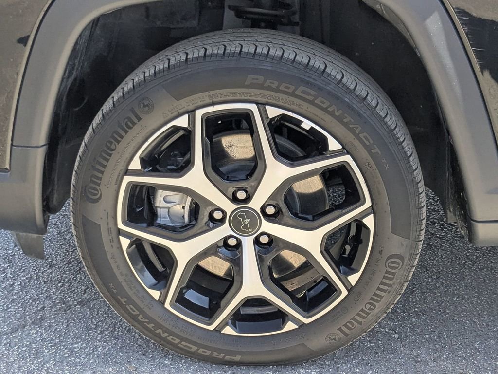 Used 2025 Jeep Compass Limited image 29