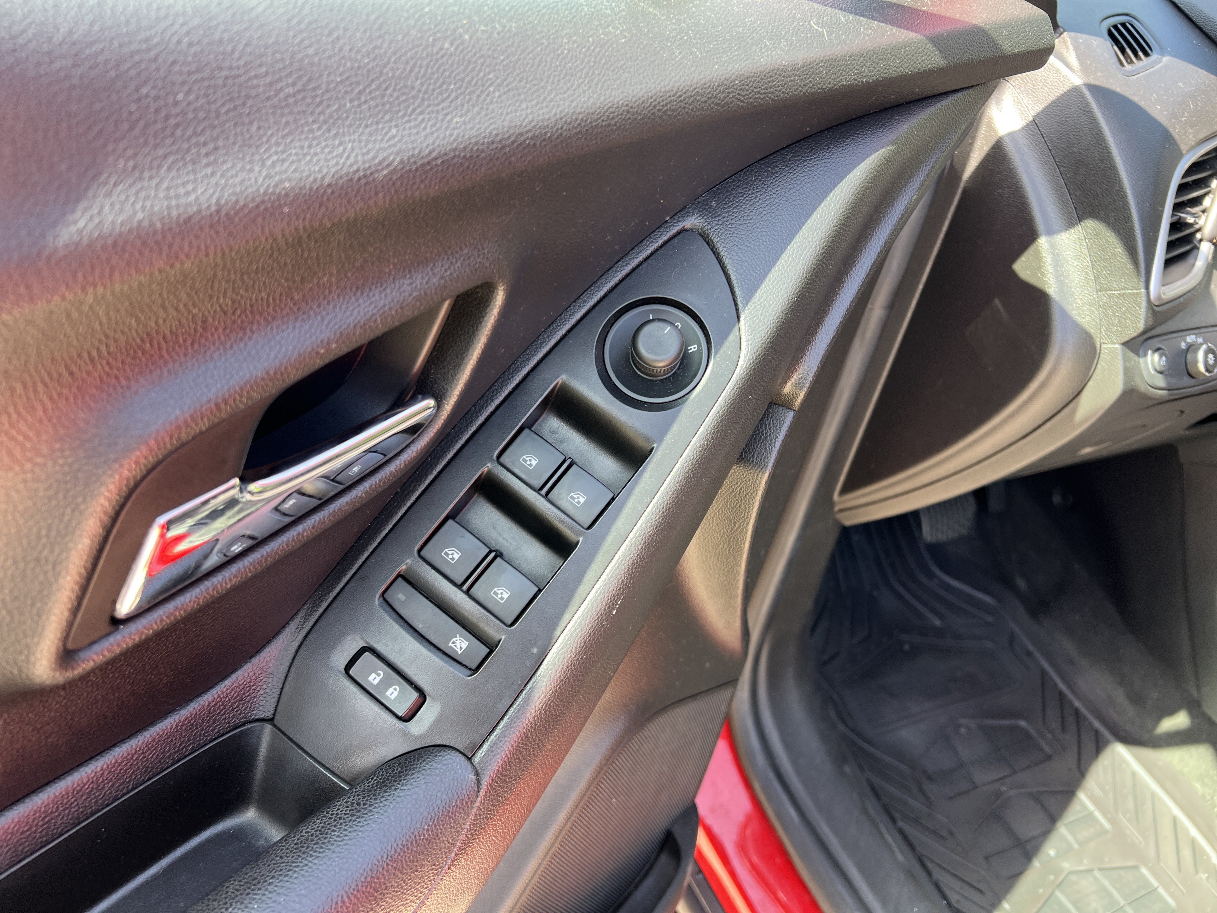 Used 2020 Chevrolet Trax LS w/ Tint and Cruise Package FWD image 13