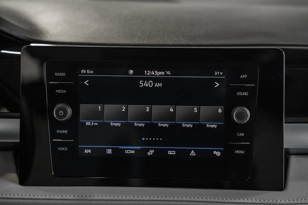 Used 2025 Volkswagen Taos SE w/ Panoramic Sunroof Package image 27