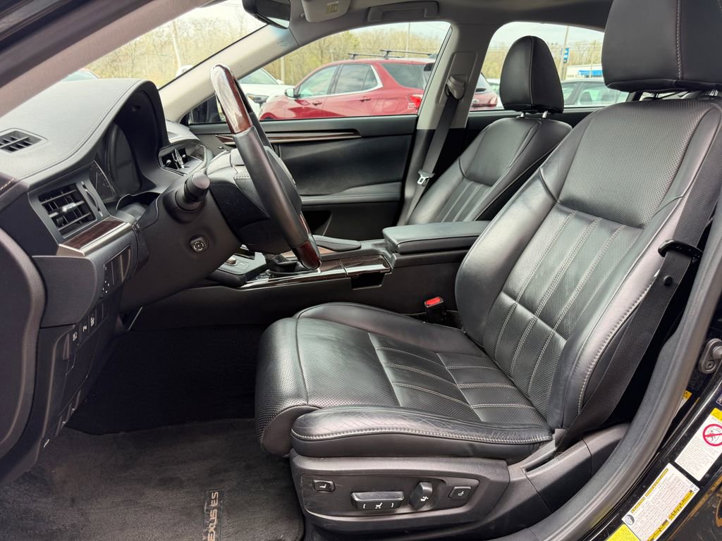 Used 2018 Lexus ES 350 w/ Ultra Luxury Package image 10