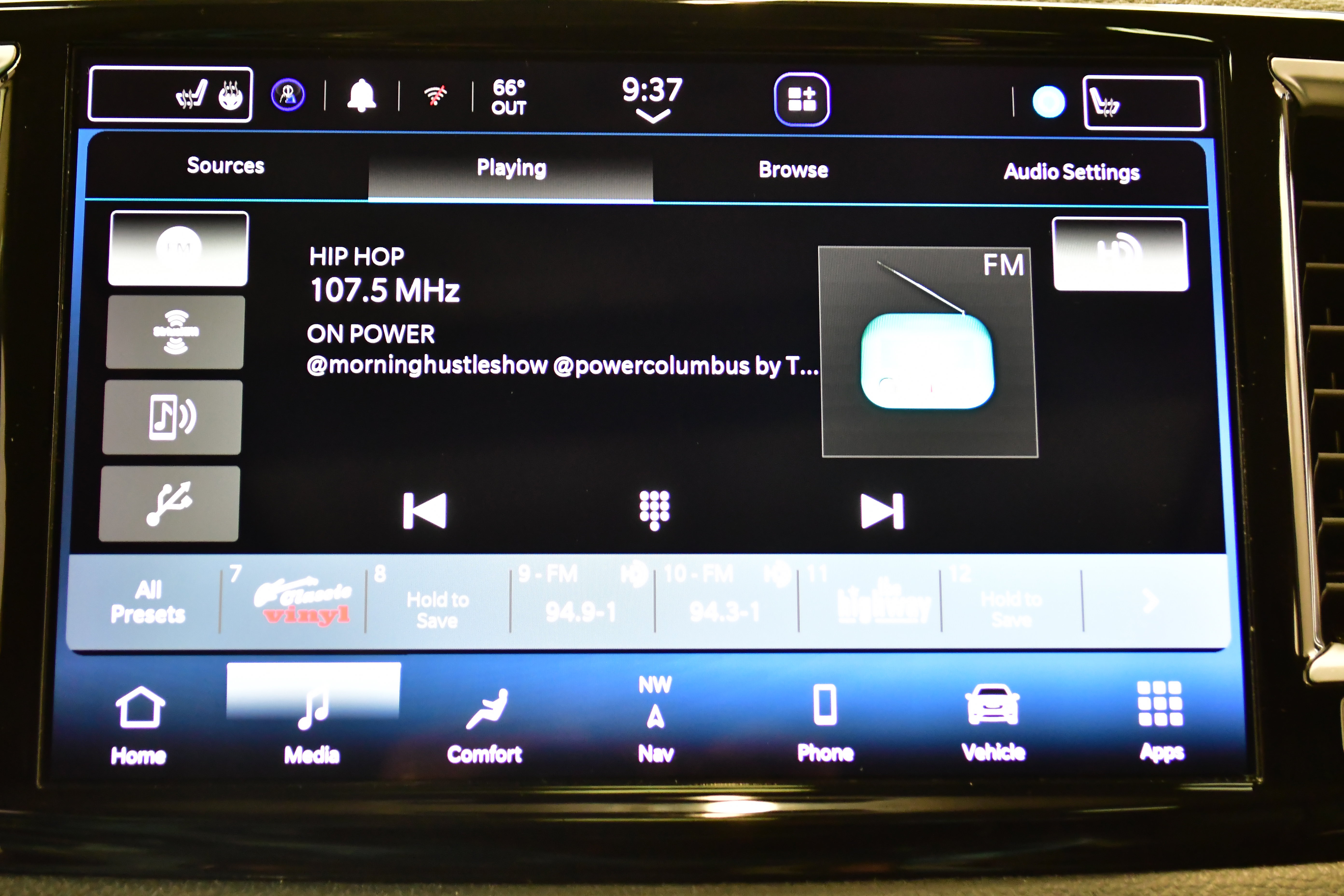 Used 2023 Chrysler Pacifica Limited FWD image 27