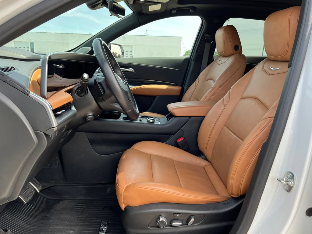 Certified 2024 Cadillac XT4 Sport AWD/4WD image 3