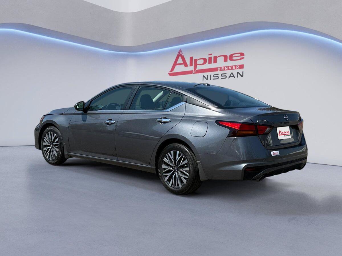 Used 2024 Nissan Altima 2.5 SV w/ SV Premium Package FWD image 3