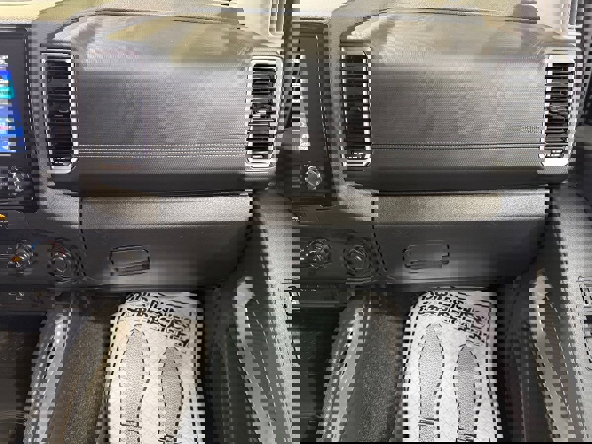 Used 2024 Nissan Frontier SV image 25