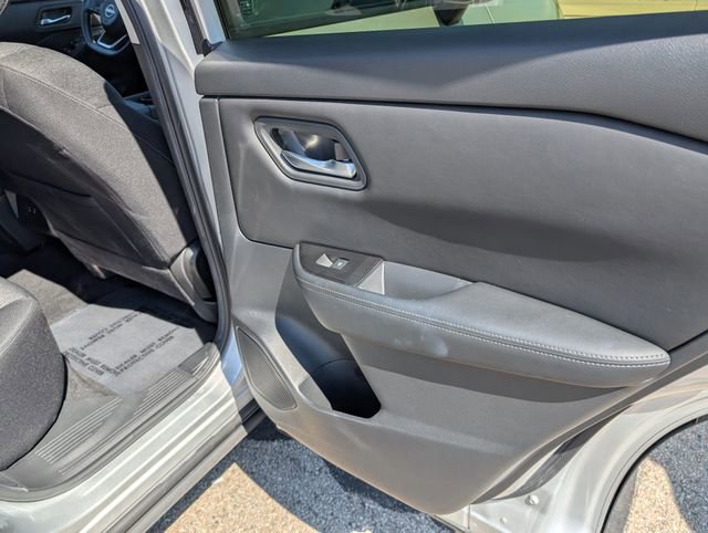 Used 2024 Nissan Rogue SV AWD/4WD image 7