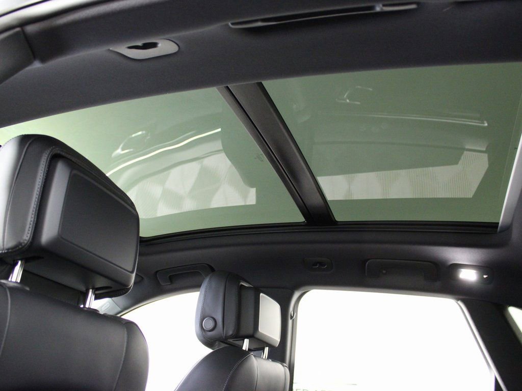 Certified 2025 Porsche Macan image 18