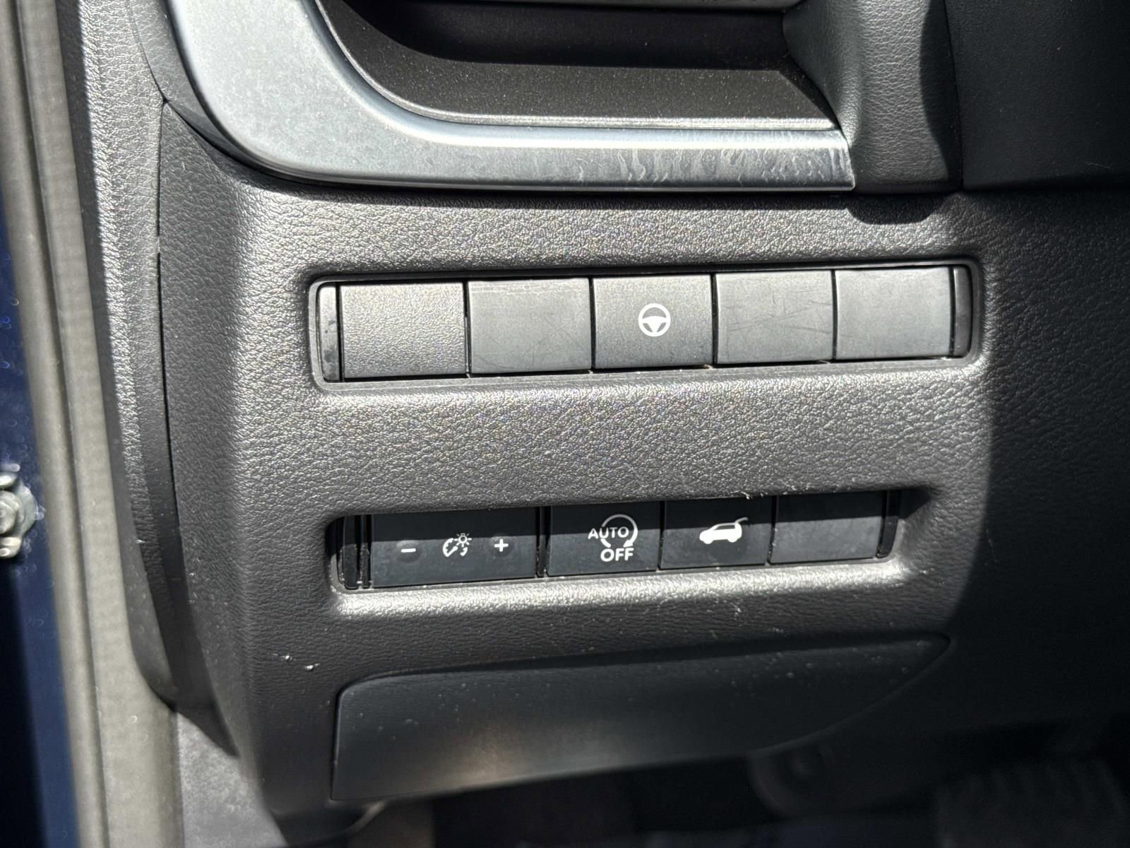 Used 2024 Nissan Rogue SV image 18