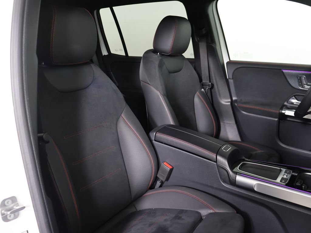 Used 2025 Mercedes-Benz GLB 250 4MATIC image 26