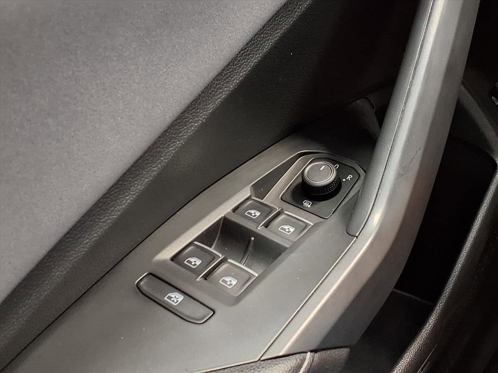 Used 2025 Volkswagen Jetta SE image 31