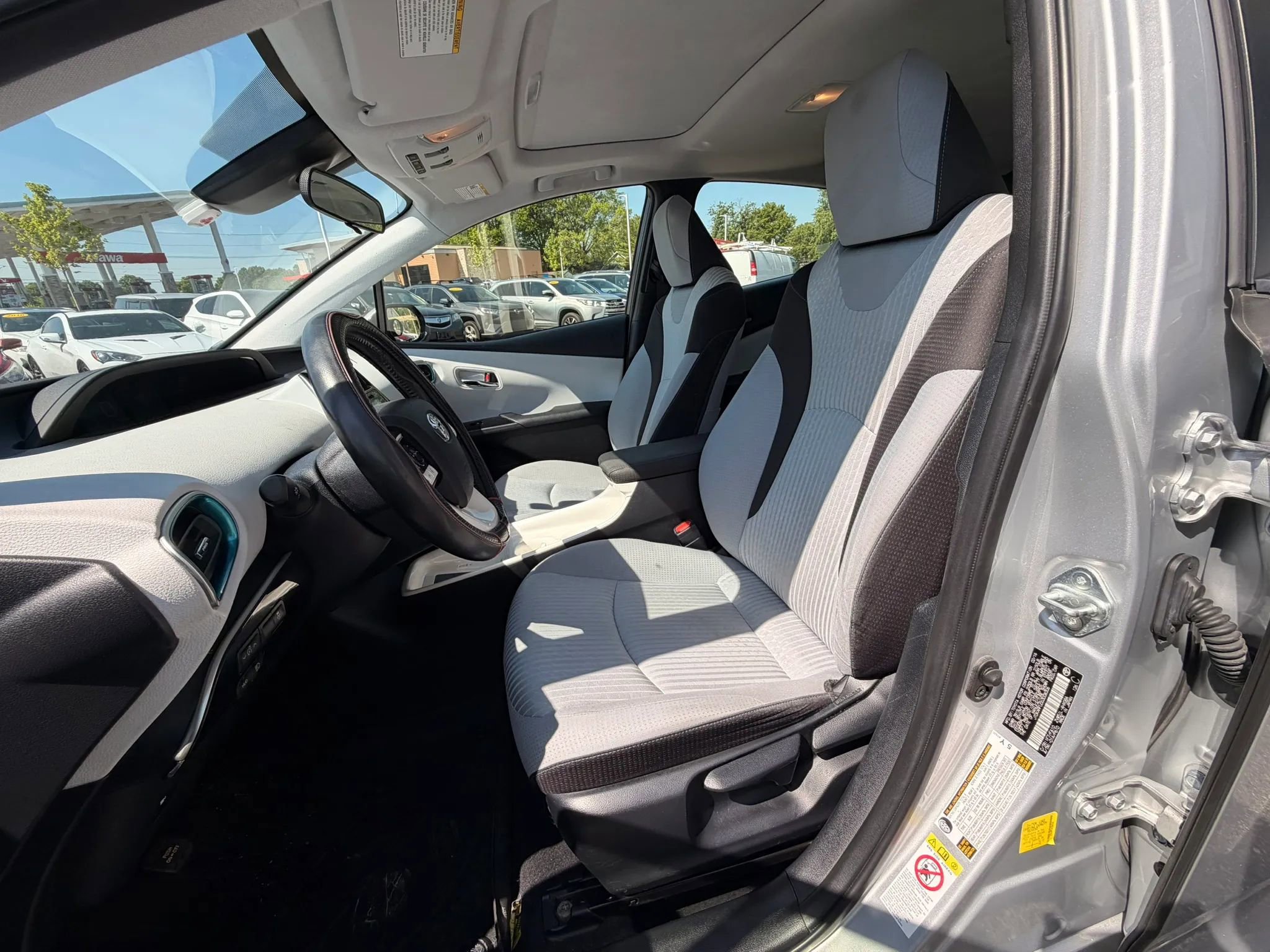 Used 2016 Toyota Prius Three w/ Advanced Technology Package FWD image 13