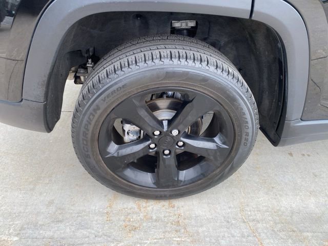 Used 2023 Jeep Grand Cherokee Limited w/ Black Appearance Package image 15