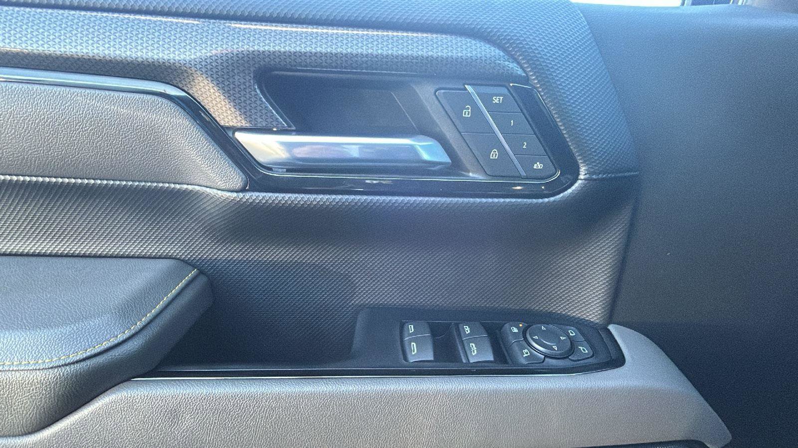 Used 2022 Chevrolet Silverado 1500 ZR2 w/ Technology Package image 14