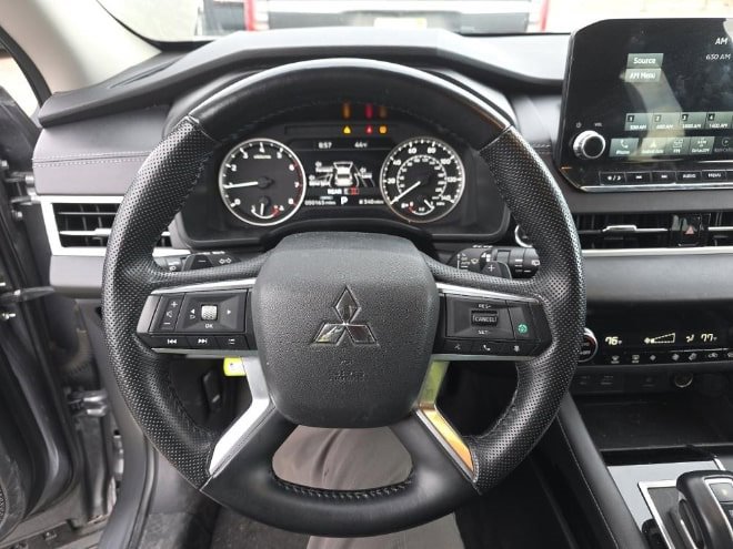 Used 2024 Mitsubishi Outlander SE Black Edition image 12