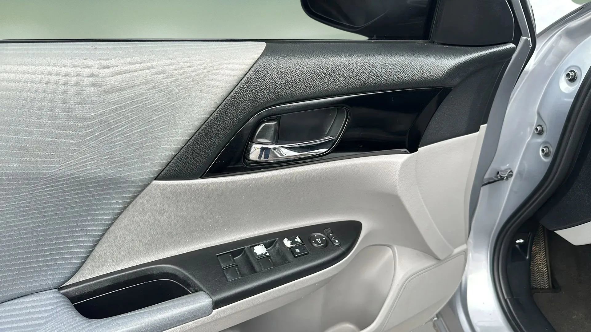 Used 2017 Honda Accord LX image 19