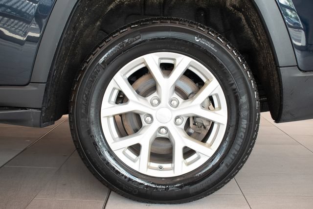 Used 2023 Jeep Grand Cherokee L Limited w/ Luxury Tech Group II AWD/4WD image 9