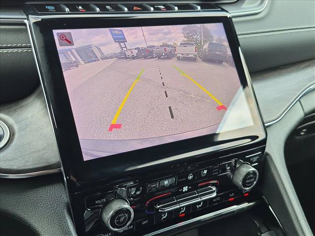 Used 2023 Jeep Grand Cherokee Overland AWD/4WD image 14