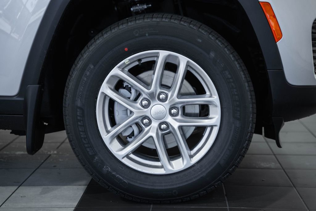 New 2026 Jeep Grand Cherokee Laredo X AWD/4WD image 16