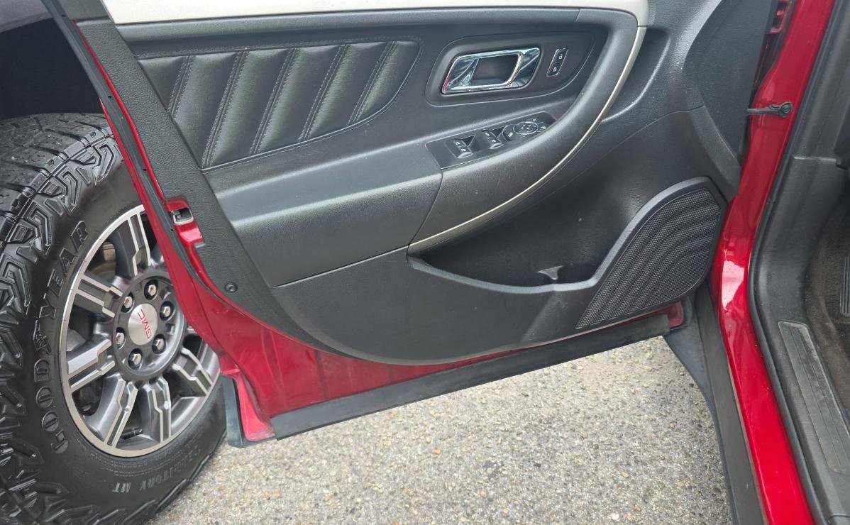 Used 2013 Ford Taurus SEL FWD image 9