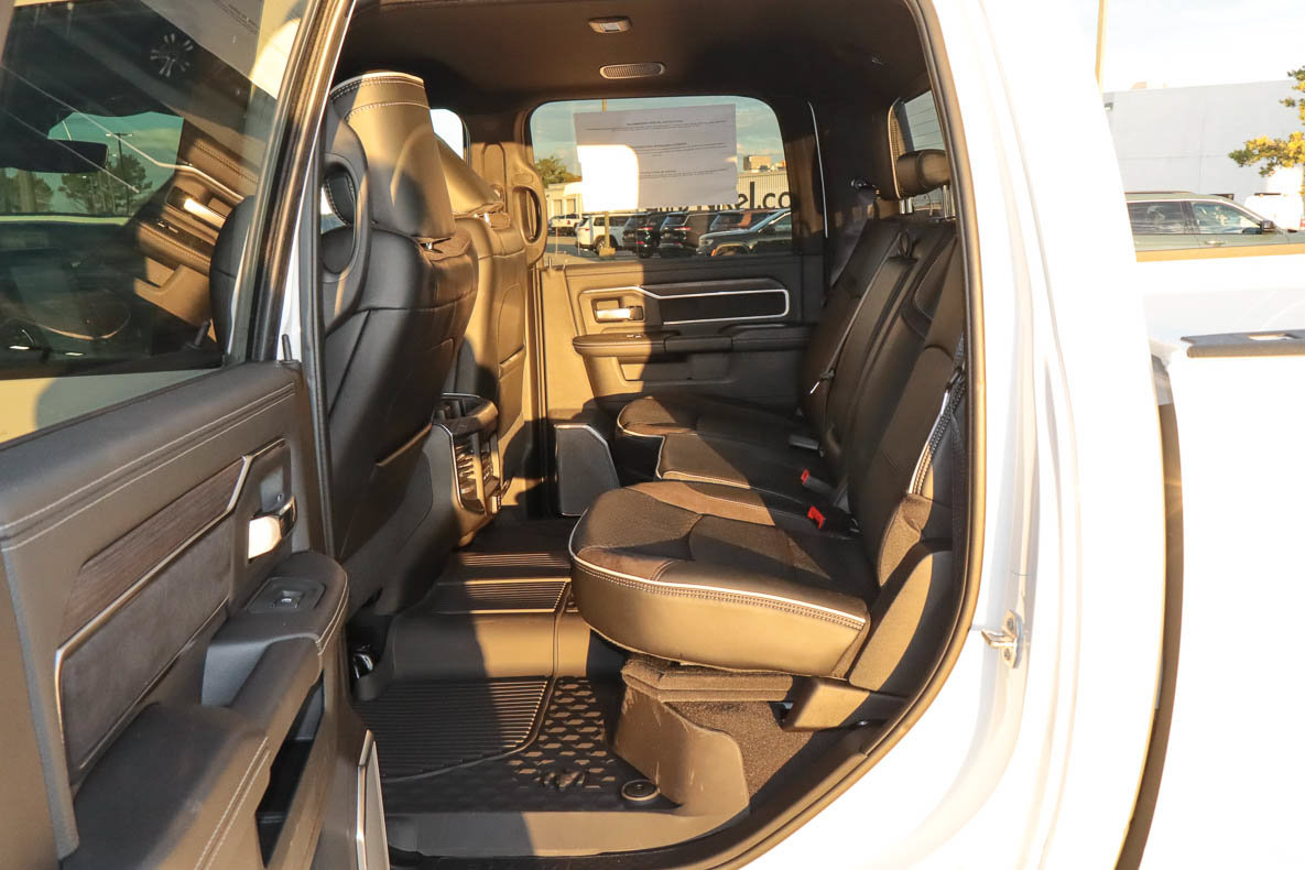 New 2027 RAM 3500 Laramie AWD/4WD image 18