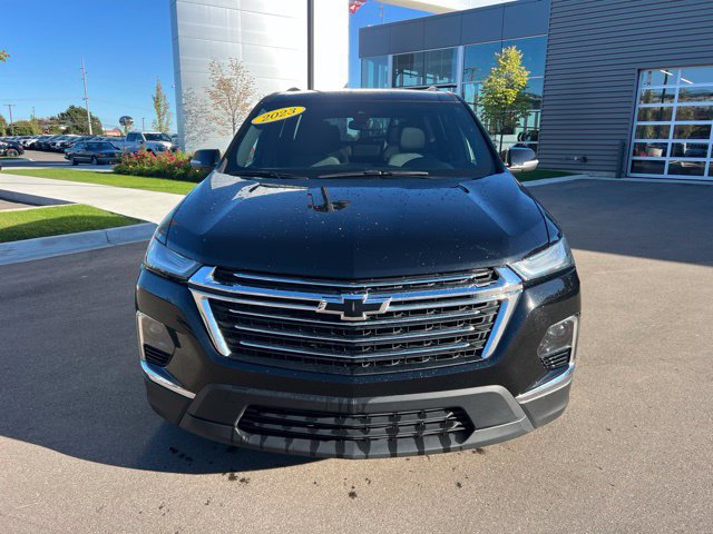 Used 2023 Chevrolet Traverse LT FWD image 2