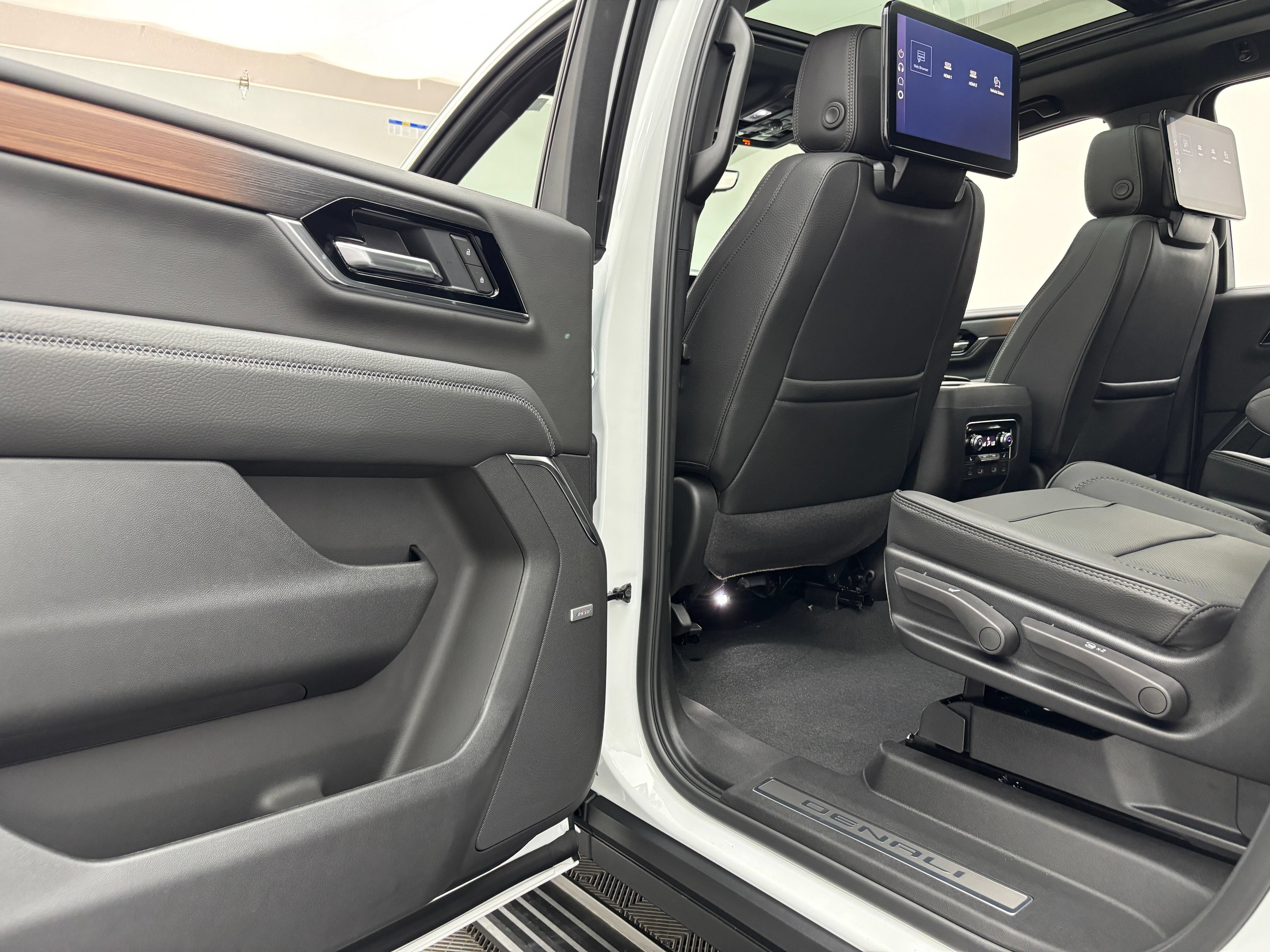New 2026 GMC Yukon XL Denali w/ Denali Reserve Package AWD/4WD image 48