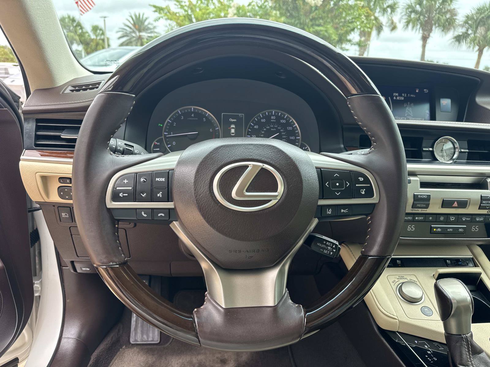 Used 2017 Lexus ES 350 w/ Premium Package FWD image 34