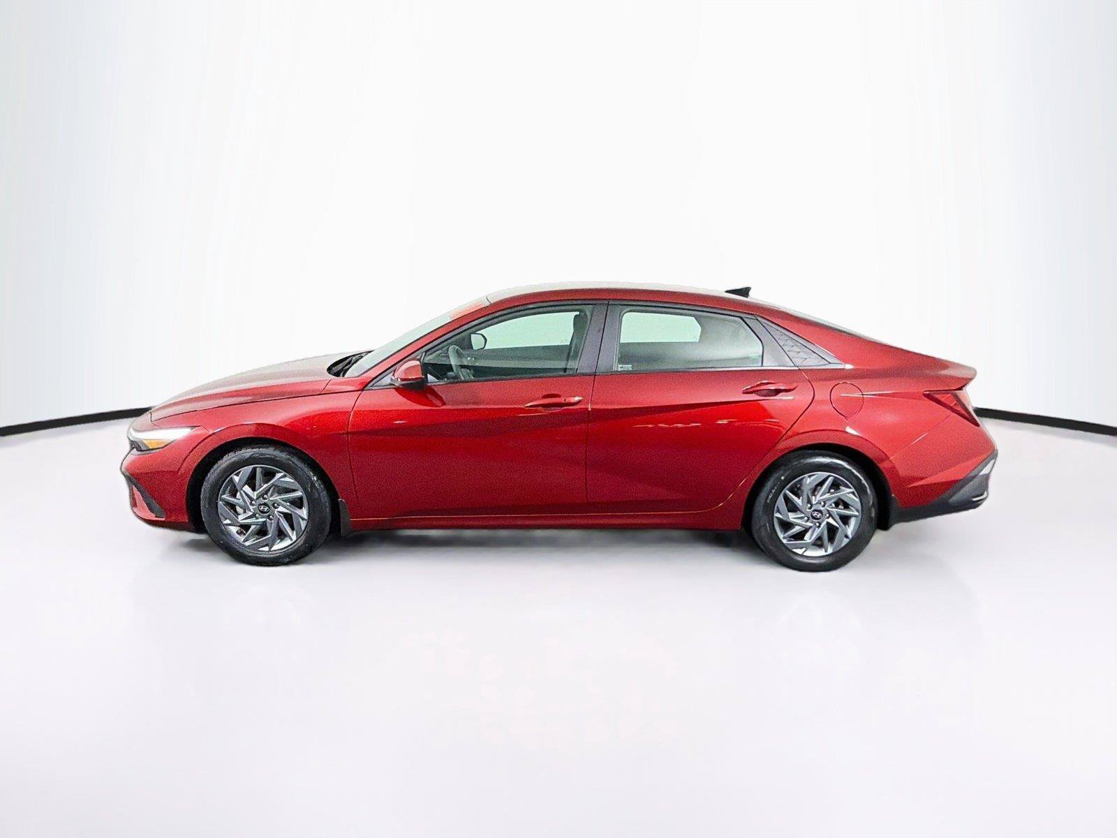Used 2024 Hyundai Elantra SEL FWD image 8