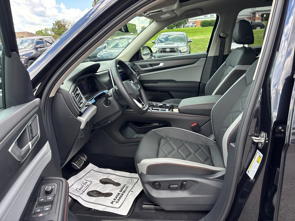 Used 2026 Volkswagen Atlas Peak Edition AWD/4WD image 14