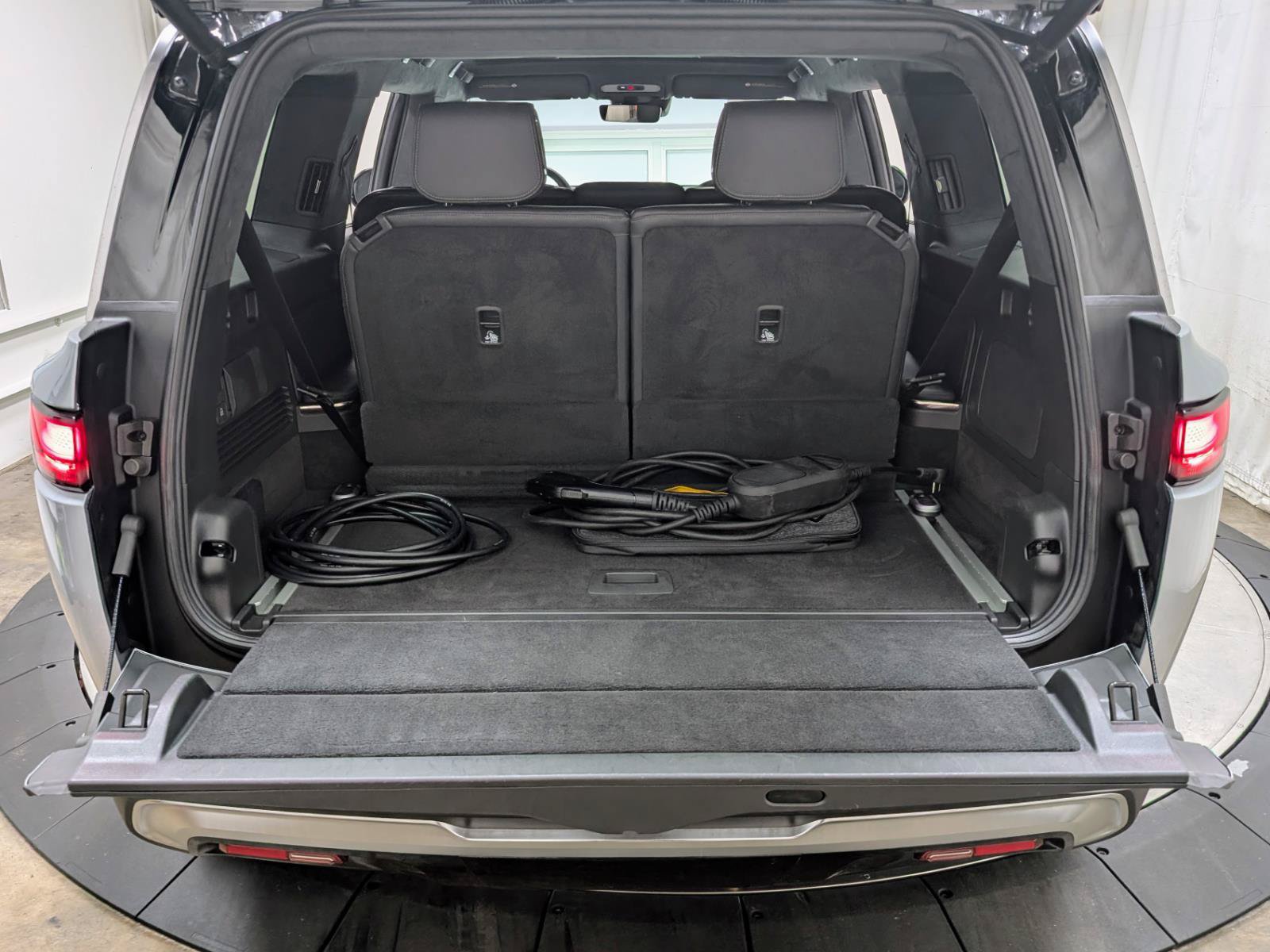 Used 2024 Rivian R1S Adventure AWD/4WD image 28
