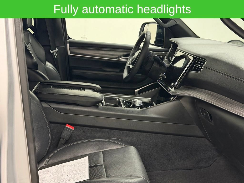 Used 2024 Jeep Wagoneer L Series II w/ Flexible Seating Group AWD/4WD image 14