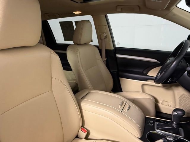 Used 2019 Toyota Highlander XLE FWD image 52