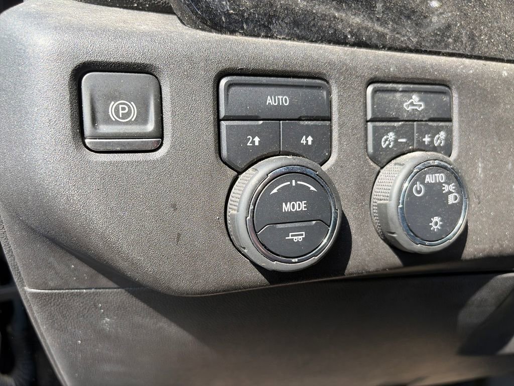 Used 2023 Chevrolet Silverado 1500 LT AWD/4WD image 18