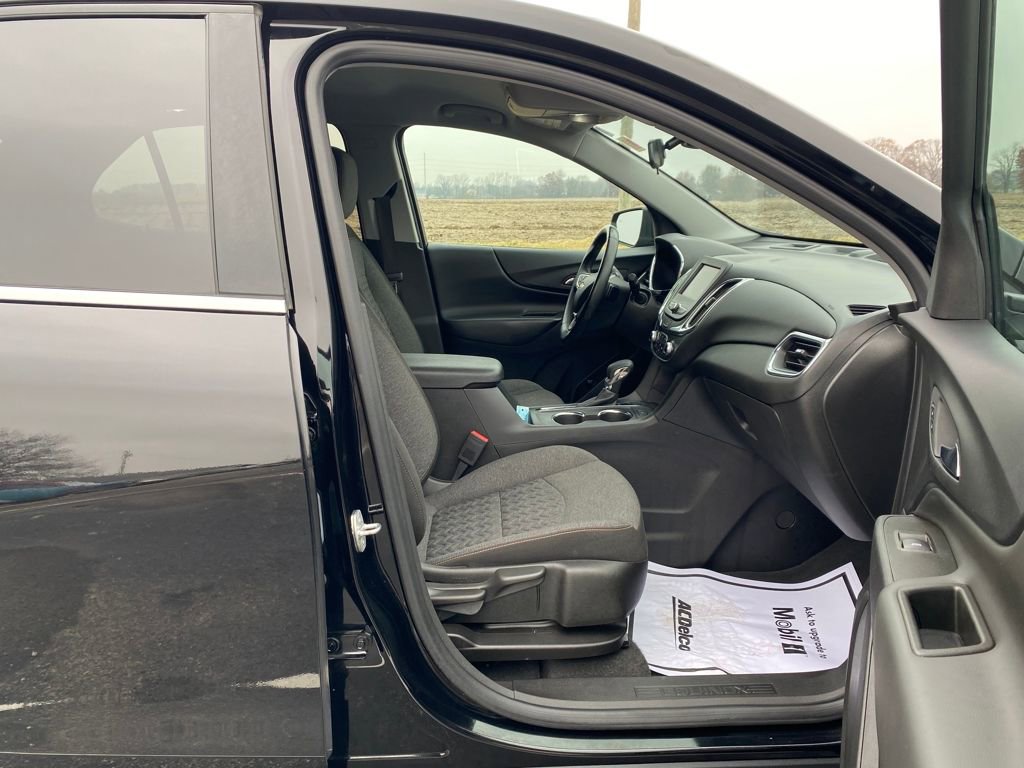 Used 2023 Chevrolet Equinox LT w/ Driver Convenience Package image 11