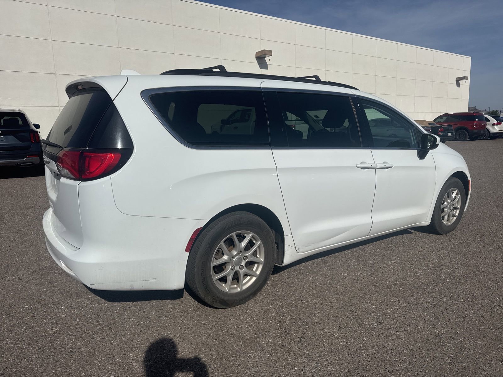 Used 2020 Chrysler Voyager Lxi image 5