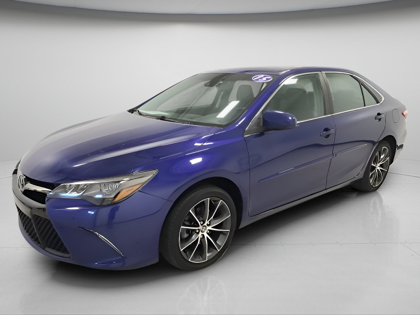 Used 2015 Toyota Camry XSE w/ Advanced Technology Package FWD image 3