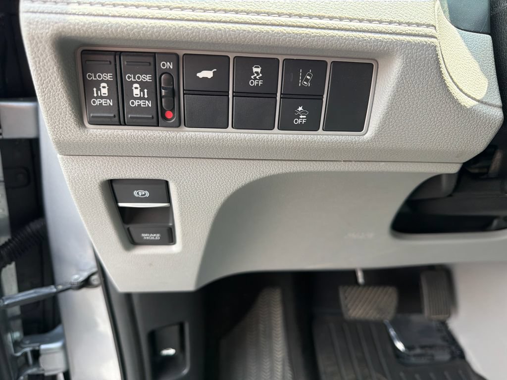 Used 2018 Honda Odyssey EX-L image 24