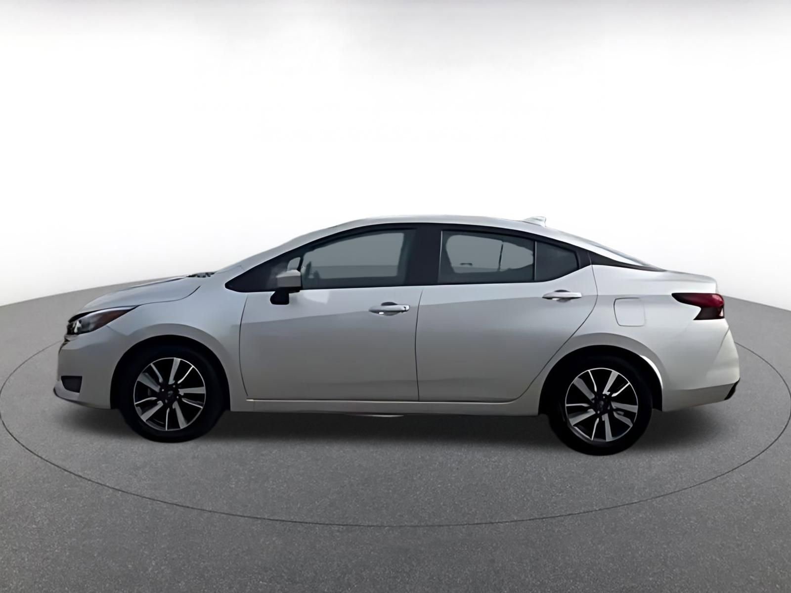 Used 2025 Nissan Versa SV image 15