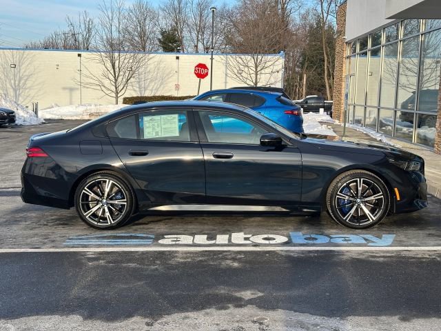 Used 2025 BMW 550e xDrive w/ Premium Package image 23