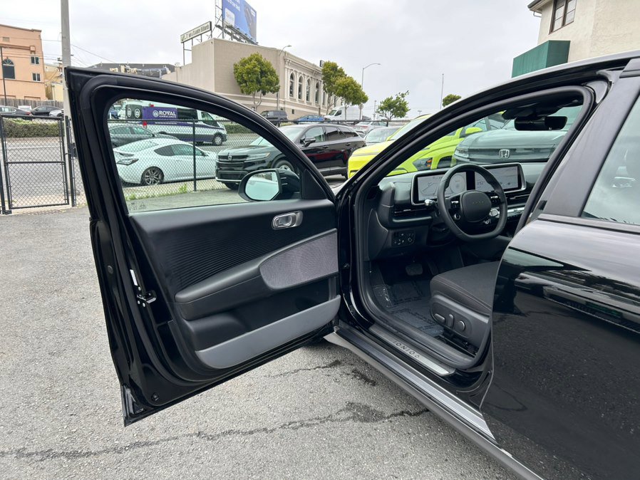 Used 2023 Hyundai Ioniq 6 SE RWD image 9