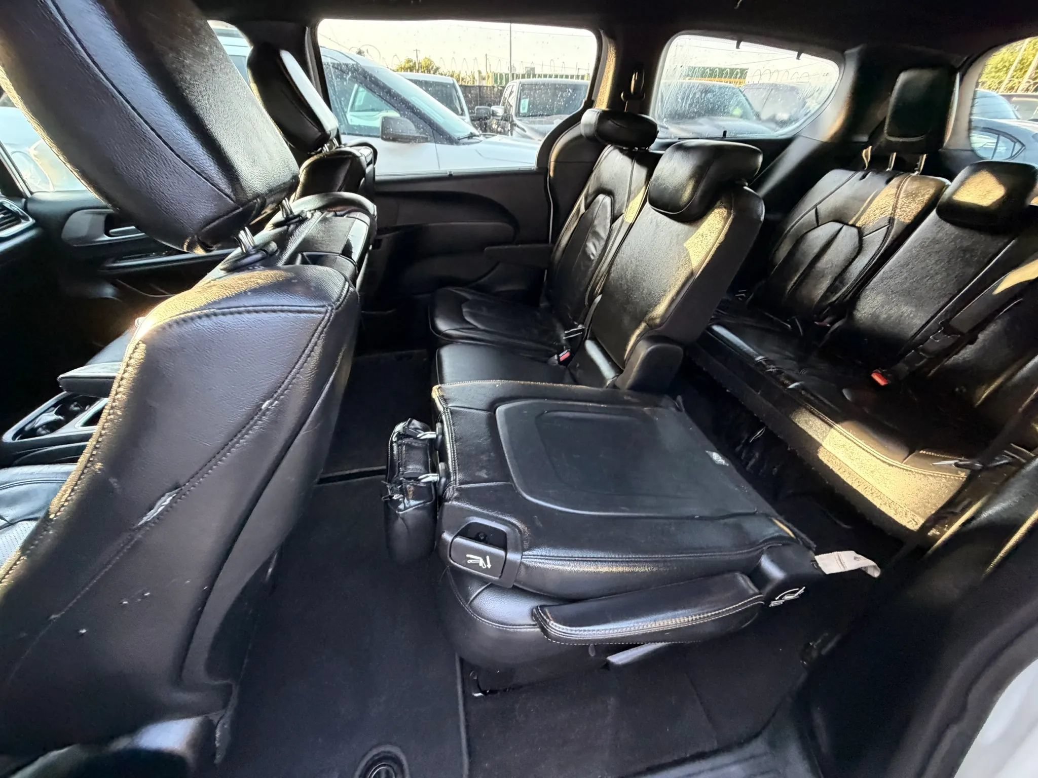 Used 2019 Chrysler Pacifica Touring-L Plus w/ Advanced Safetytec Group FWD image 22
