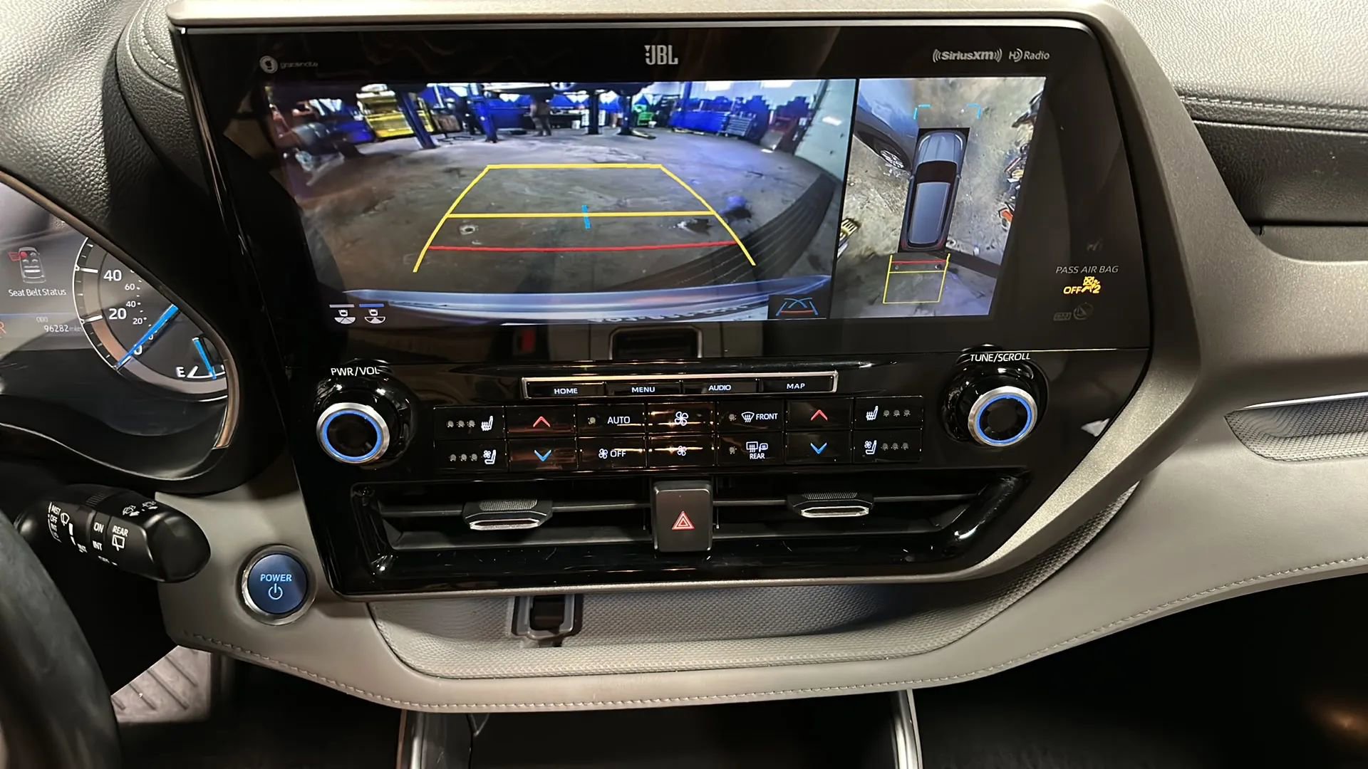 Used 2021 Toyota Highlander Limited image 26