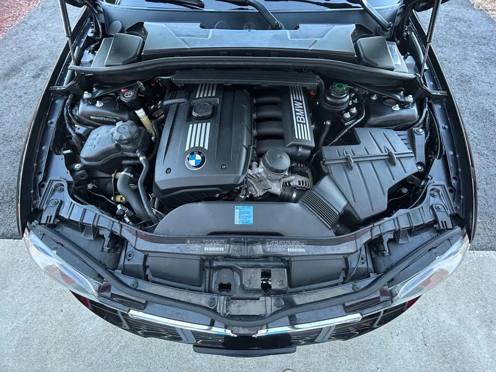 Used 2009 BMW 128i Convertible image 24