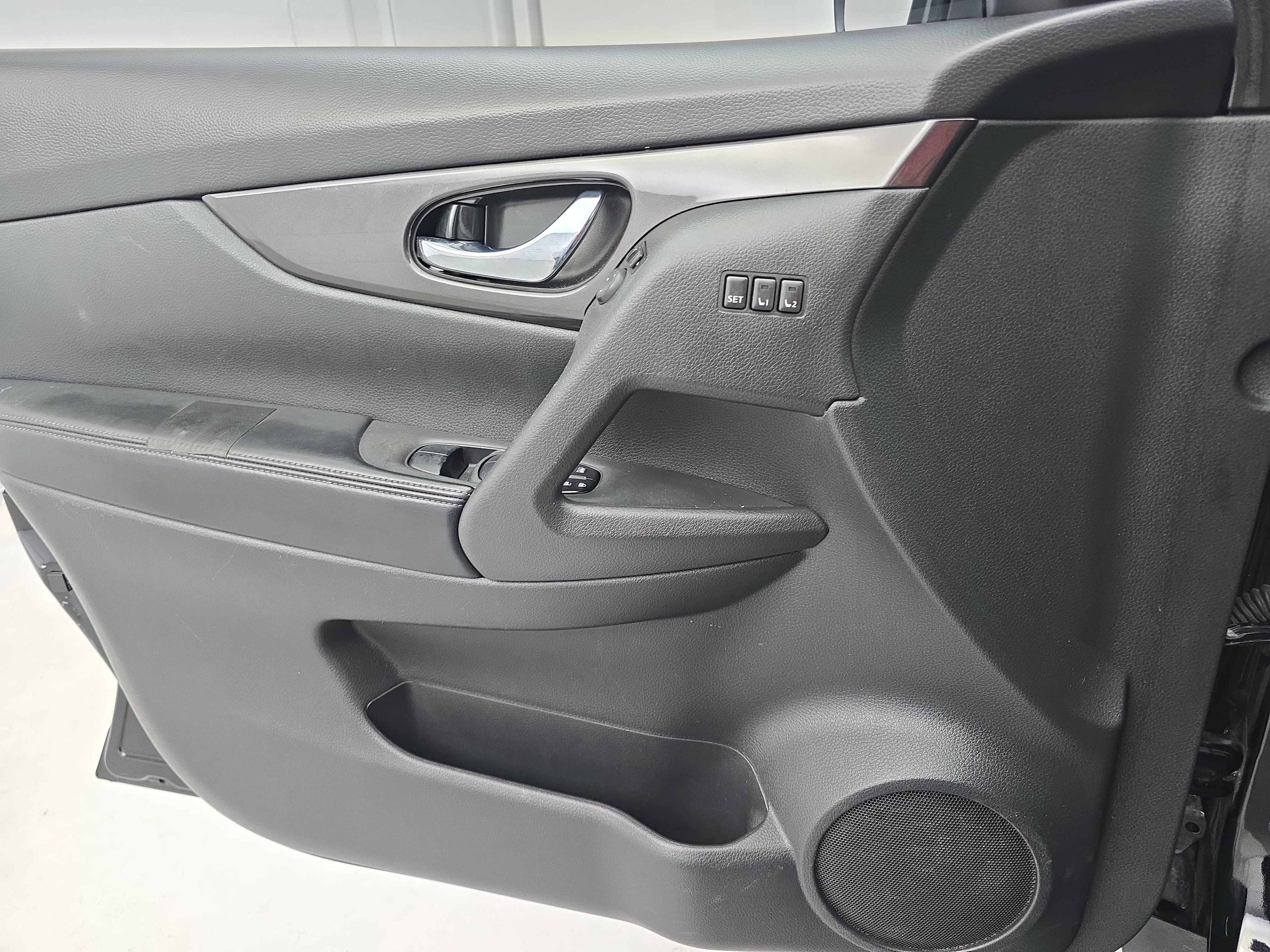 Used 2019 Nissan Rogue SV w/ Premium Package AWD/4WD image 27
