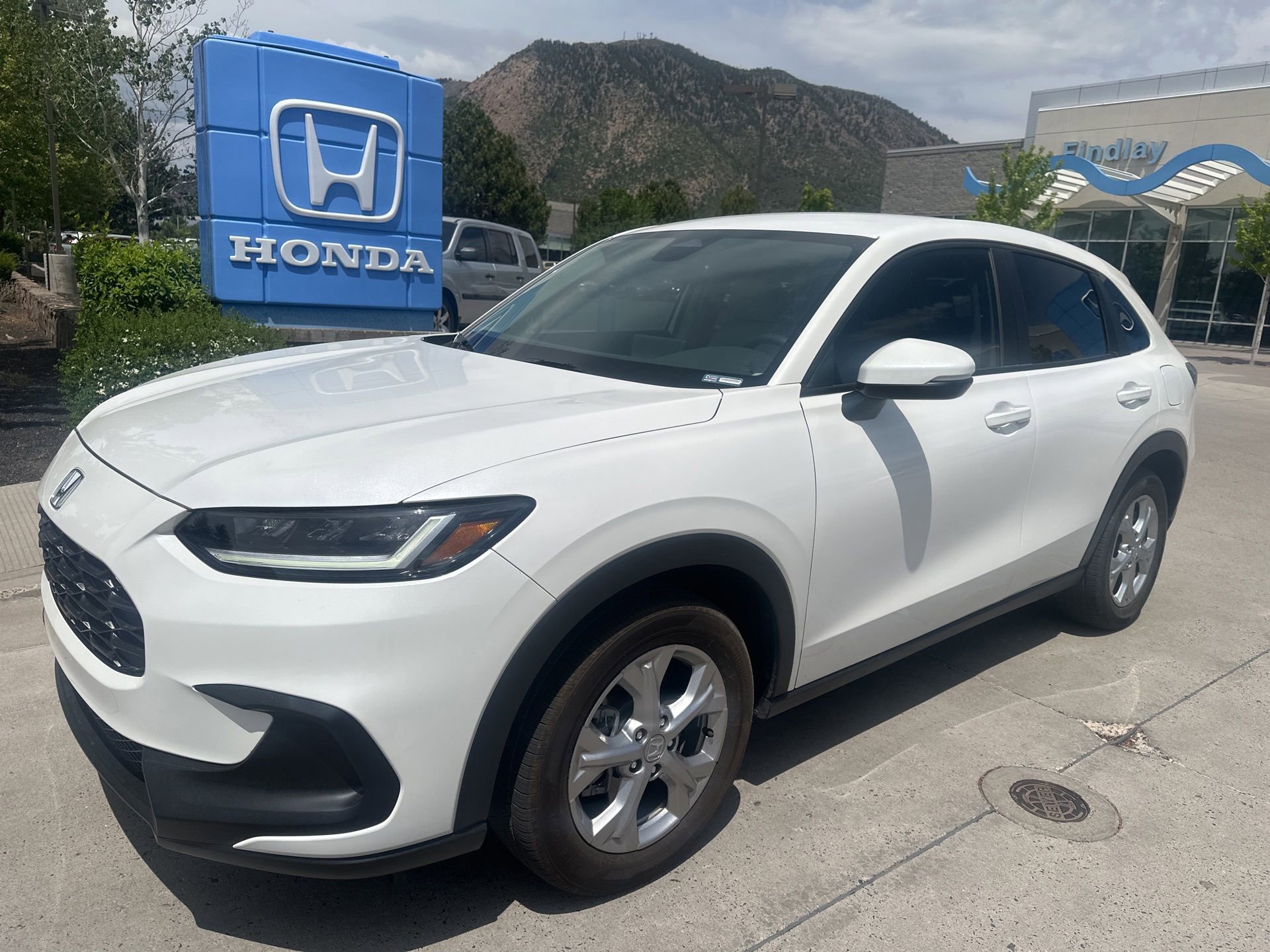 Used 2025 Honda HR-V LX image 1