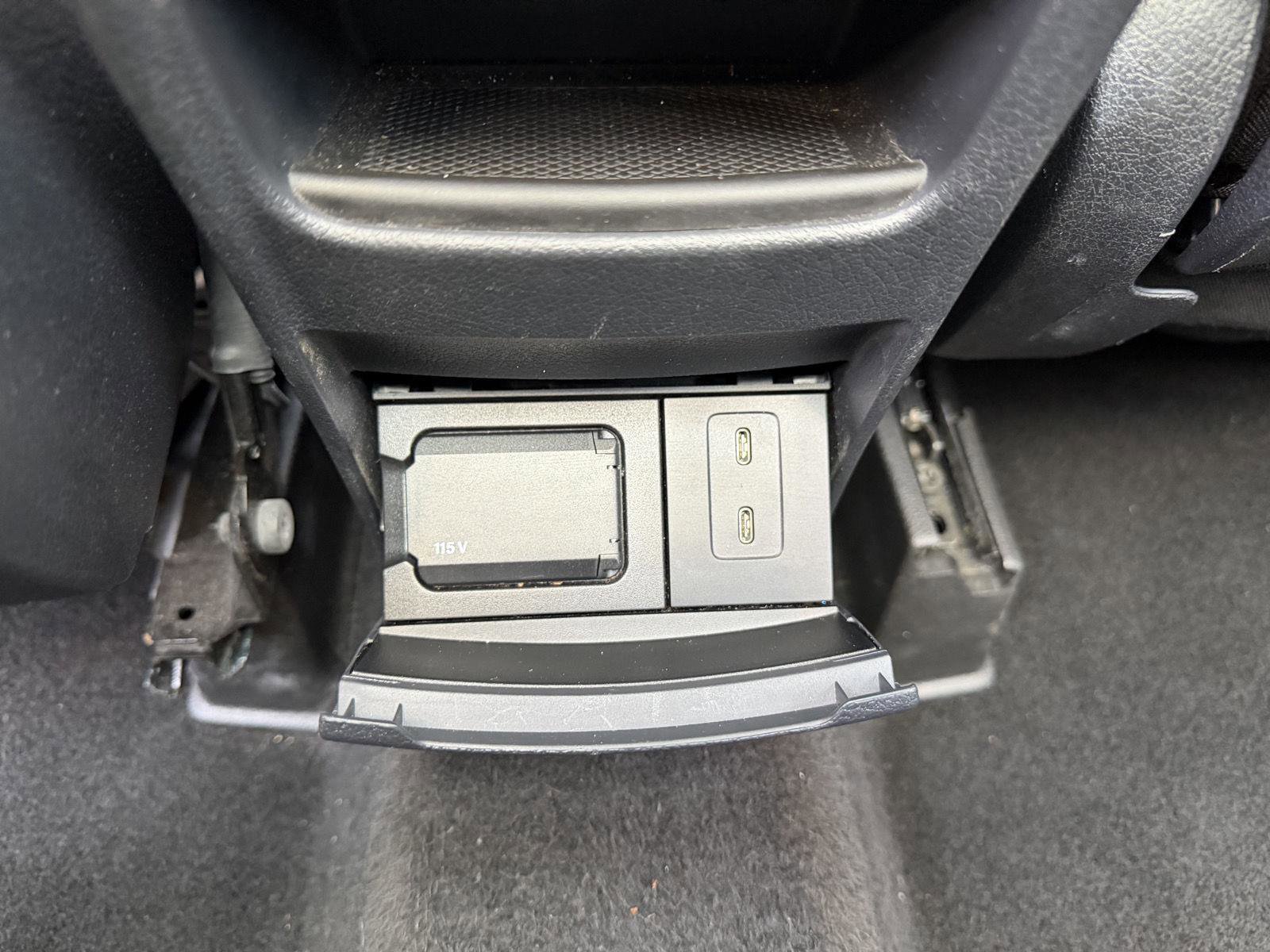 Used 2023 Mercedes-Benz GLB 250 4MATIC w/ Premium Package image 22