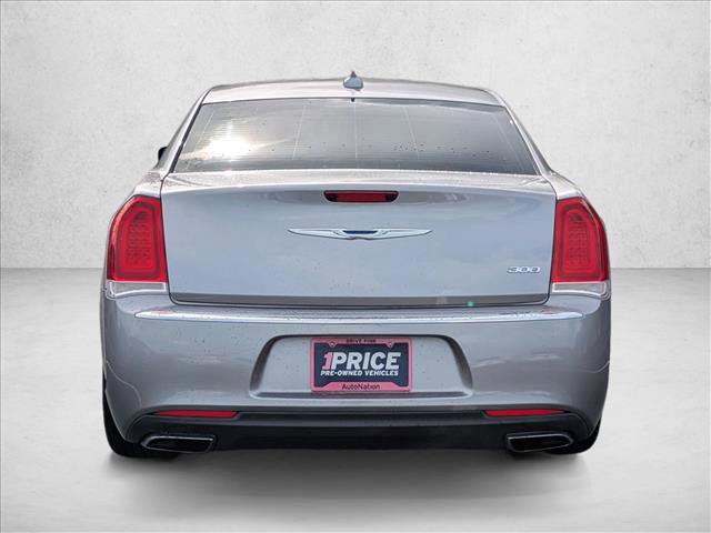 Used 2018 Chrysler 300 Limited RWD image 7