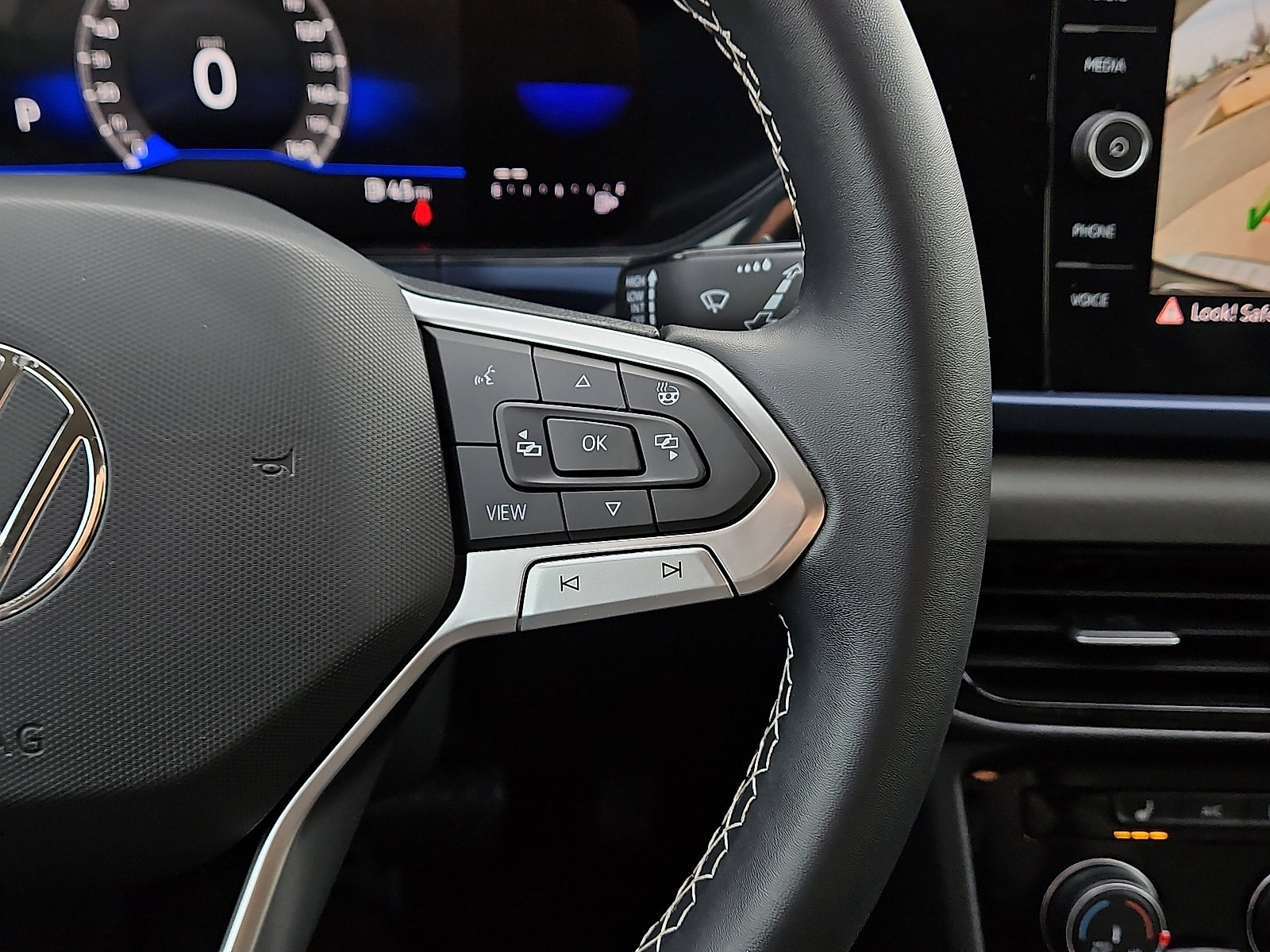 Certified 2023 Volkswagen Taos SE w/ Black Wheel Package image 18